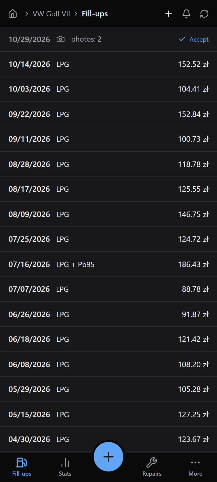 Car Stats on a phone: the list of fill-ups of a made-up car, with one waiting to be accepted
